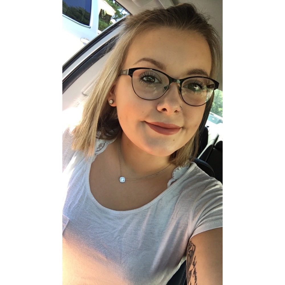 Meet your Posher, Desiree